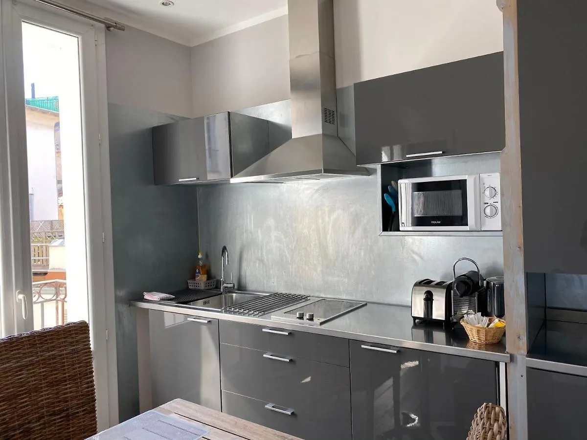 Appartement Intérieurs-Cour à Nice 0*,