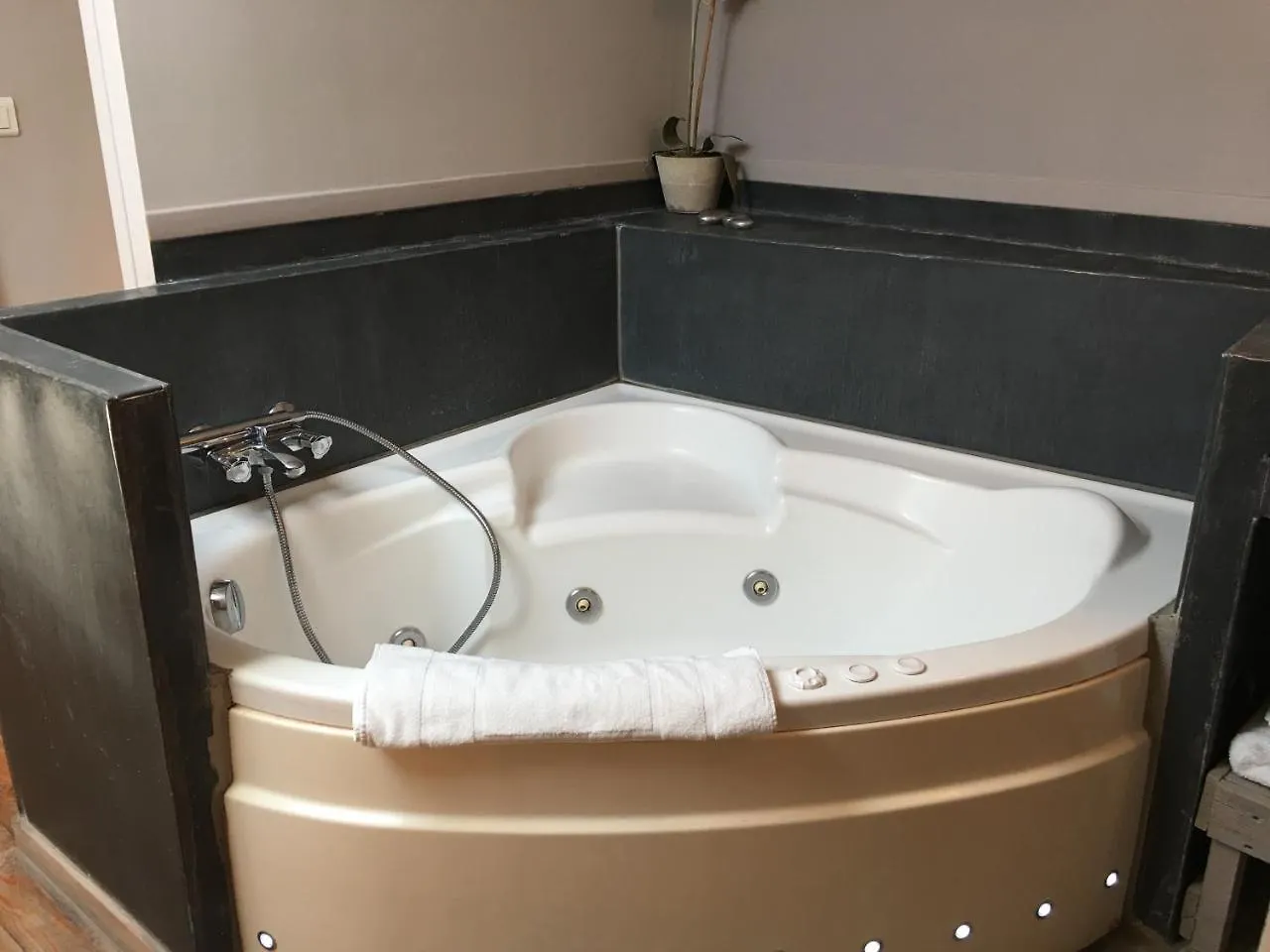 Appartement Intérieurs-Cour à Nice